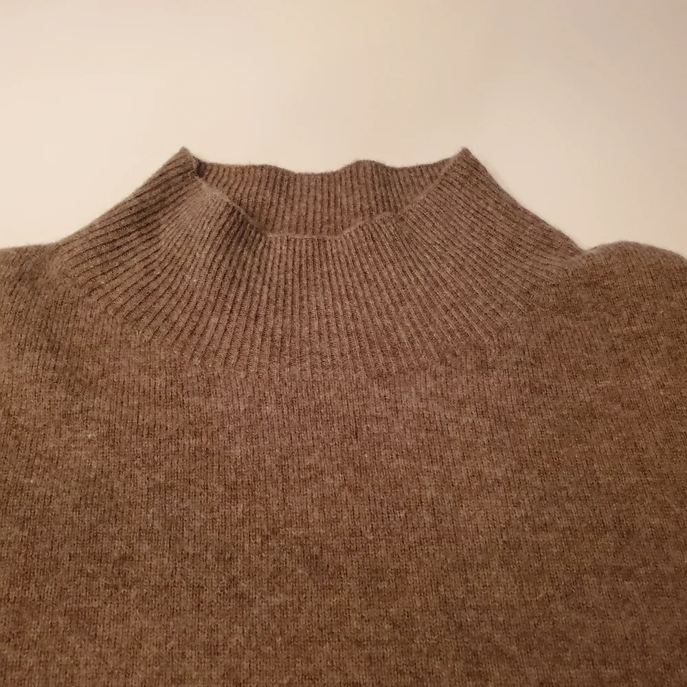 NWT- Chanyarn-  100% Merino Wool-  Sweater - Tan -  XL